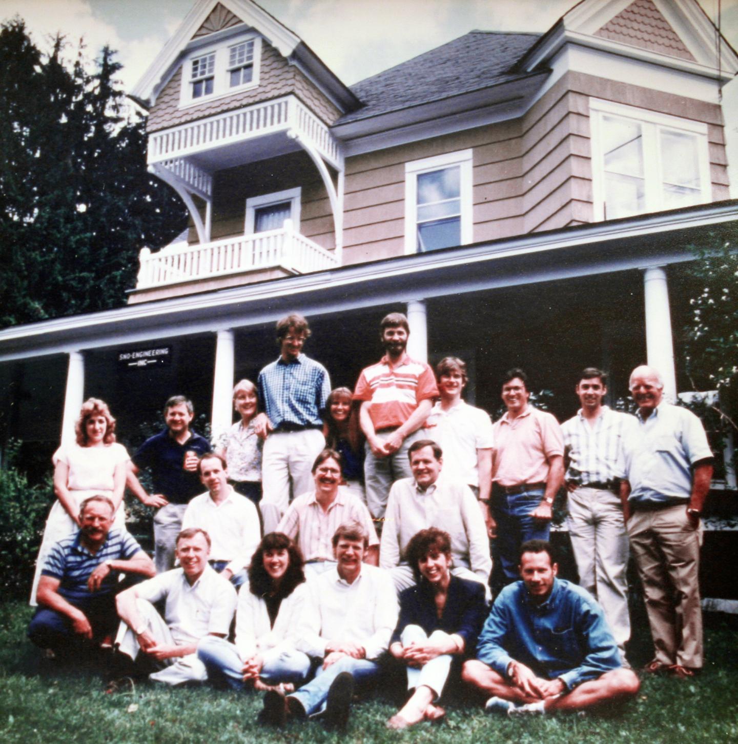 An old group photo of the Sno.engineering team