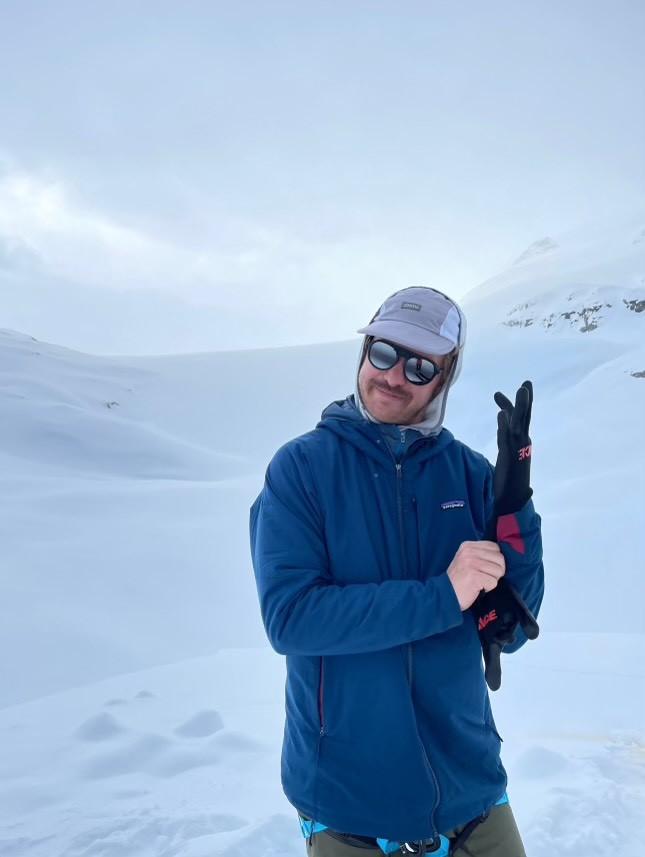 Scott Prior skiing